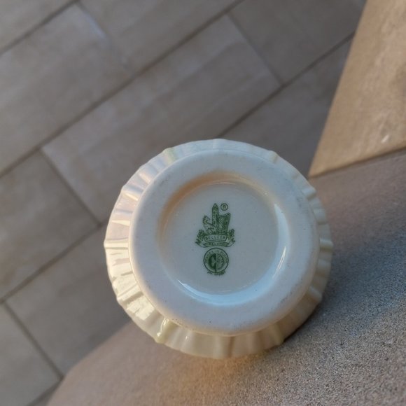 BELLEEK Ireland NILE Parian Bud Vase 6th Gen. 1965-1980 - Picture 10 of 10
